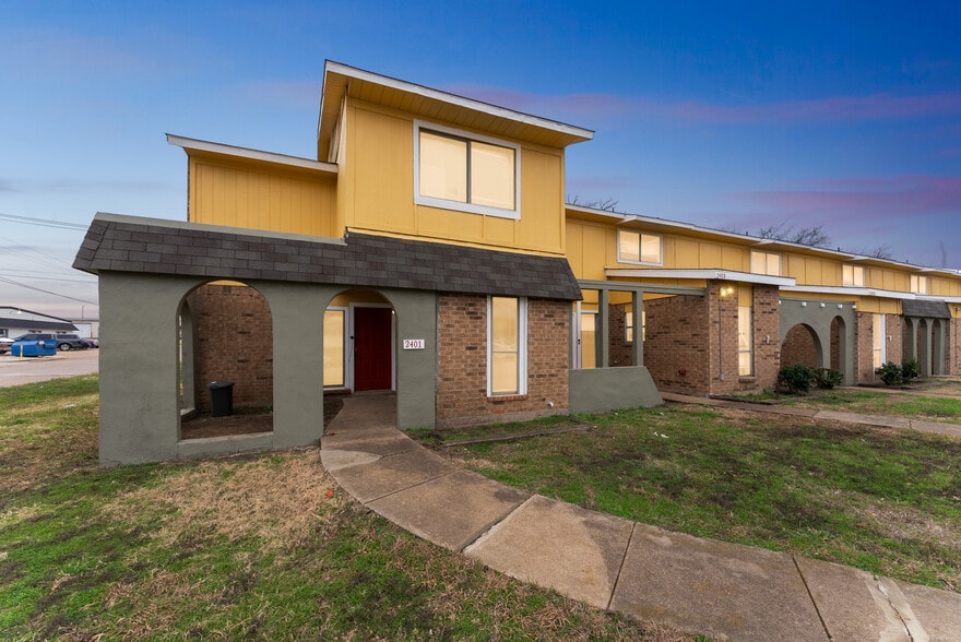 More Photos Of 2401-2411 Doreen St, Grand Prairie Apartments For Sale