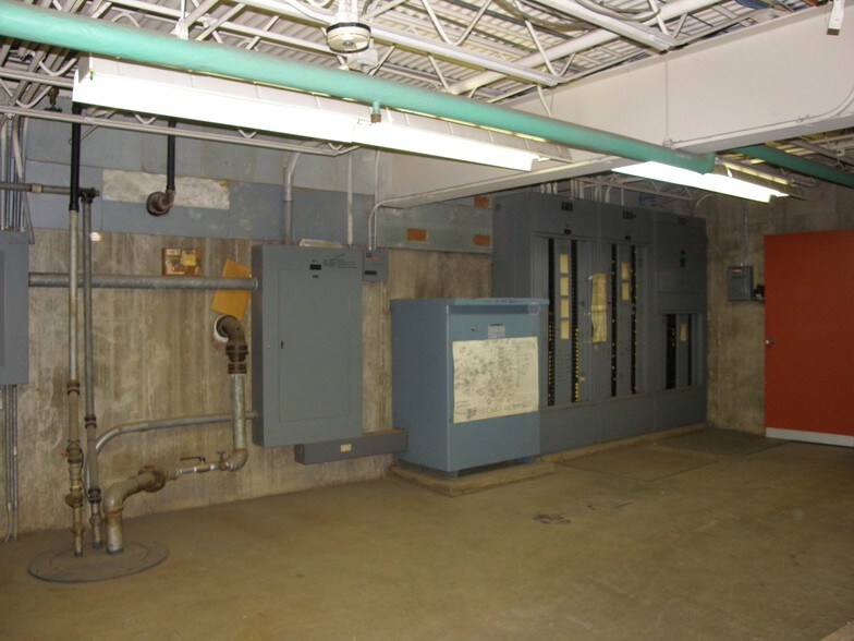 More Photos Of 2112 Industrial Dr, Niles Manufacturing For Sale