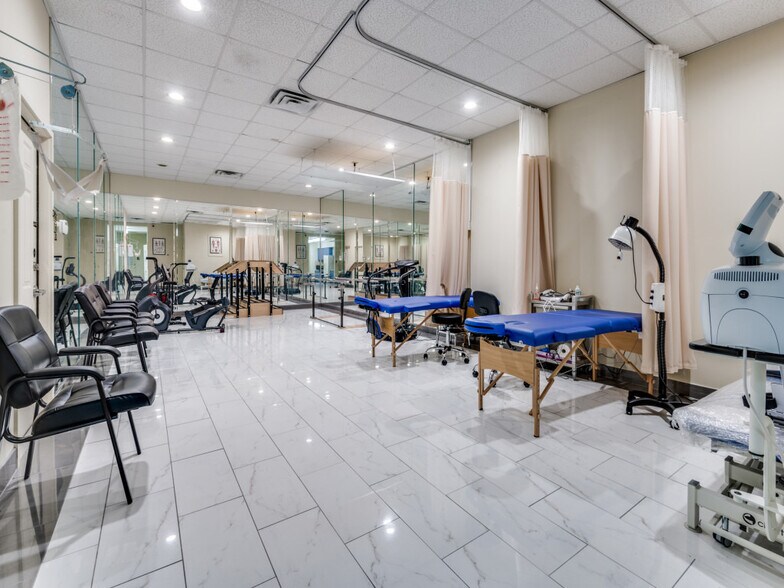 More Photos Of 330 Grapevine Hwy, Hurst Office For Sale