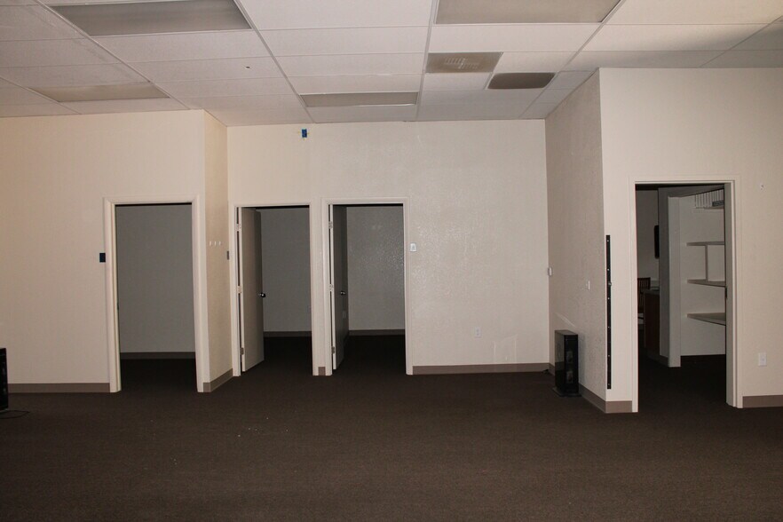 More Photos Of 1275 Anthony Dr, Anthony Medical For Lease