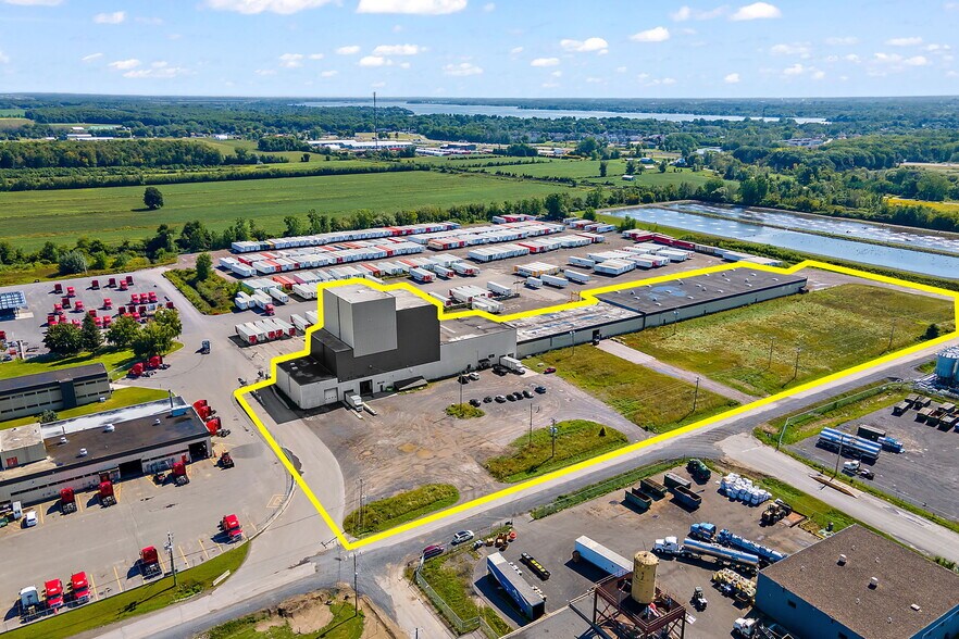 More Photos Of 35-75 Rue De L'acier, Coteau-du-lac Manufacturing For Sale