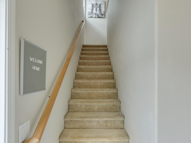 More Photos Of 1647 NE Market Dr, Fairview Apartments For Sale