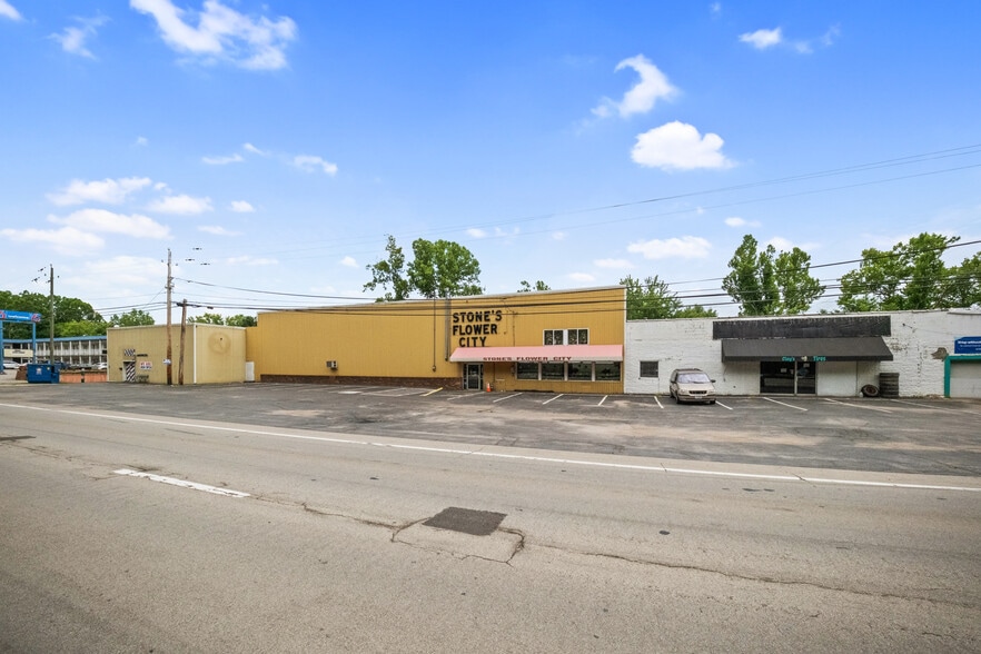 Primary Photo Of 2515 U.S. Route 60 E, Huntington Storefront For Sale