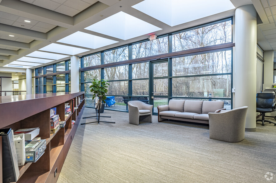 More Photos Of 1002 Deming Way, Madison Office For Sale