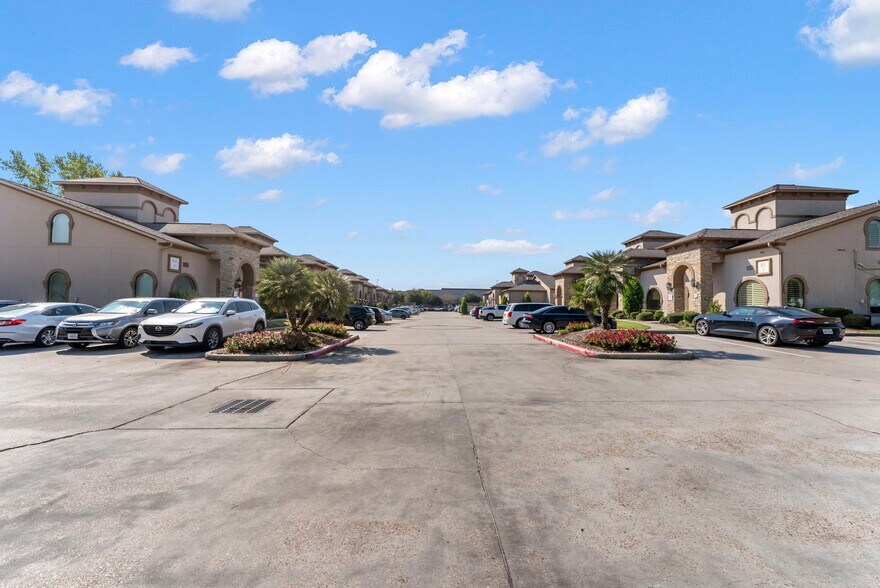 More Photos Of 256 Ed English Dr, Shenandoah Medical For Sale