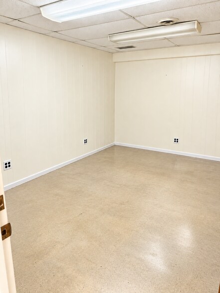 More Photos Of 21407 Great Mills Rd, Lexington Park Warehouse For Lease