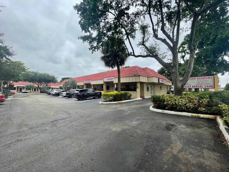 More Photos Of 9800-9860 Pines Blvd, Pembroke Pines Unknown For Lease