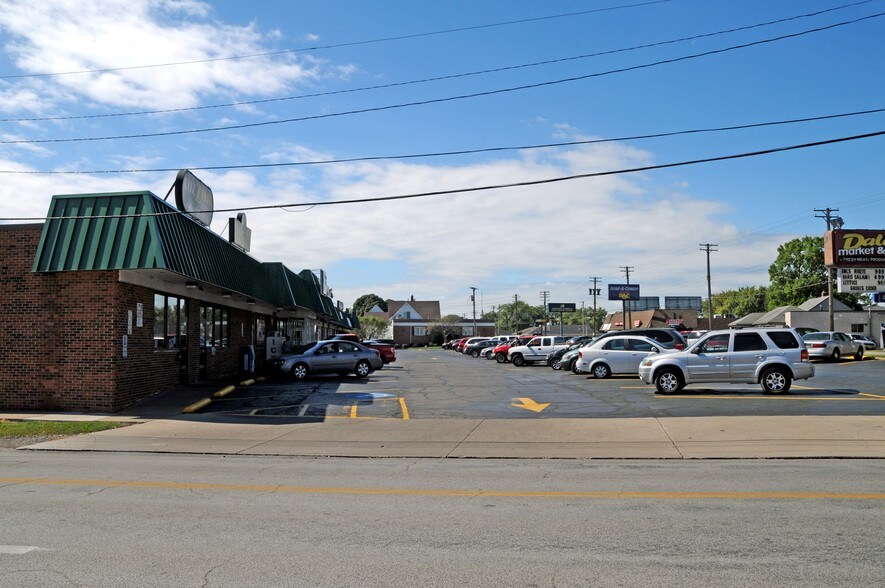 More Photos Of 401-427 Cleveland St, Elyria Unknown For Lease