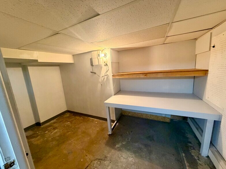 More Photos Of 11 Park Pl, Verona Flex For Lease