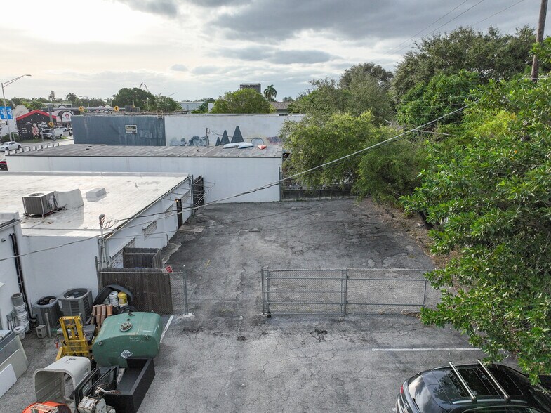 More Photos Of 901 NE 79th St, Miami Office For Lease