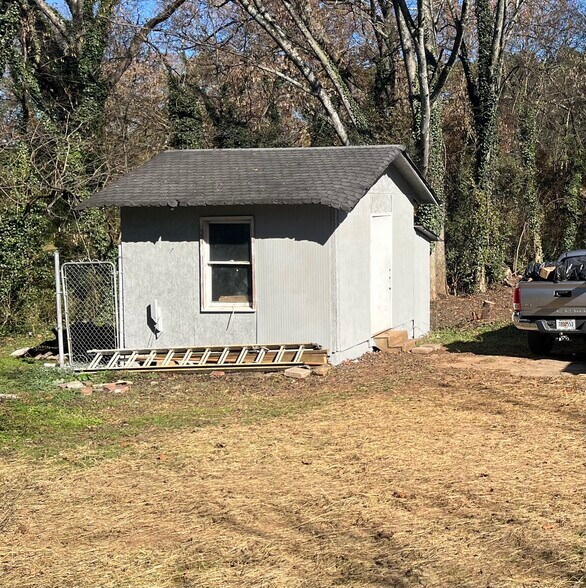 More Photos Of 2230 Palm St, Canton Freestanding For Lease