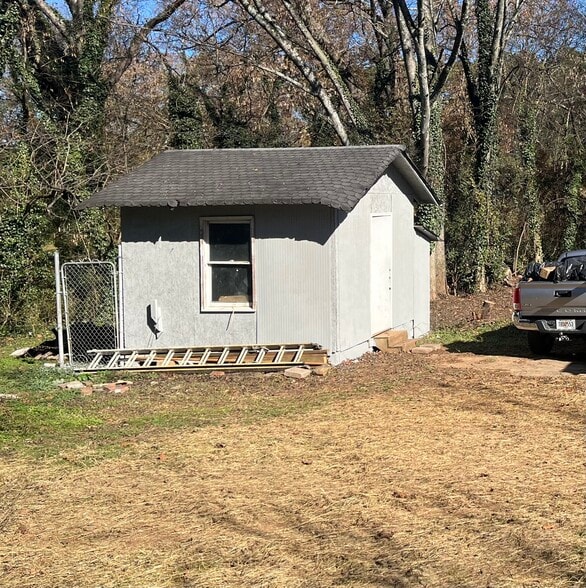 More Photos Of 2230 Palm St, Canton Office For Lease