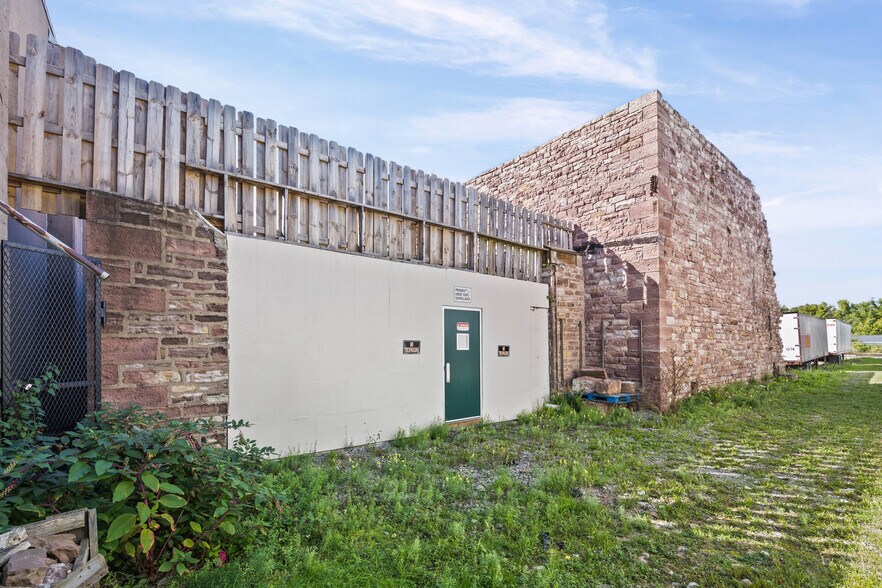 More Photos Of 227 West Ave, Albion Town Orleans Flex For Lease