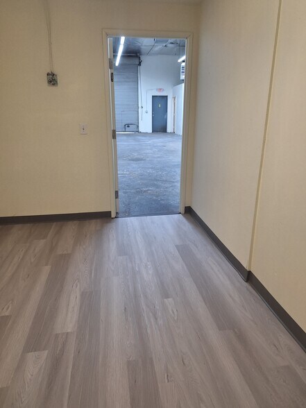 More Photos Of 4460 W Reno Ave, Las Vegas Light Manufacturing For Lease