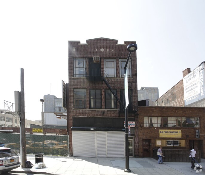 More Photos Of 27-26 Jackson Ave, Long Island City Storefront Retail Office For Lease