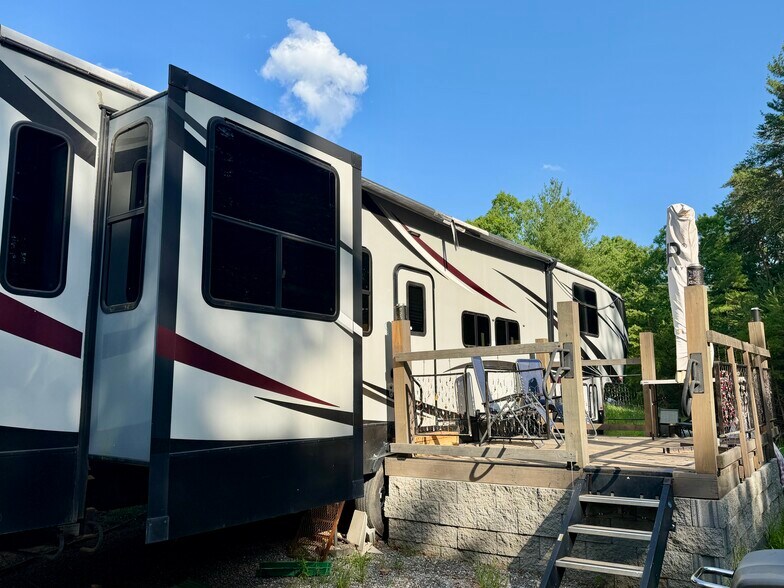 More Photos Of 4265 Goose Point Rd, Bassett Marina For Sale