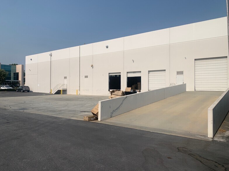 More Photos Of 5866 Smithway St, Commerce Warehouse For Lease