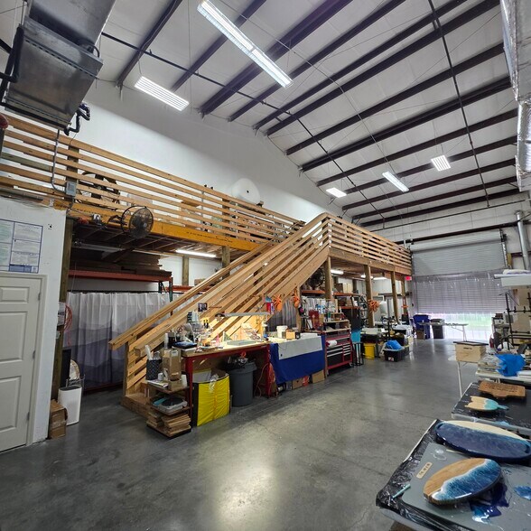 More Photos Of 4526-4562 McAshton St, Sarasota Truck Terminal For Lease