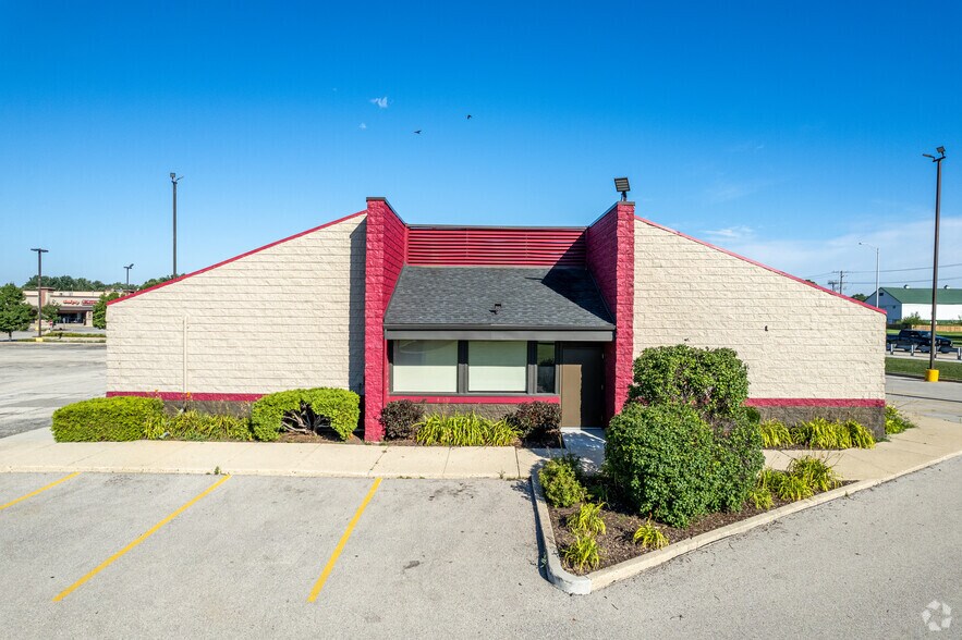 More Photos Of 1090-1250 E Lake St, Hanover Park Unknown For Lease