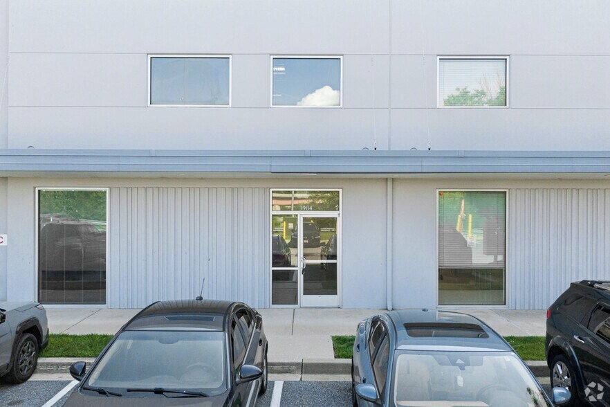 More Photos Of 1901 62nd St, Rosedale Warehouse For Lease