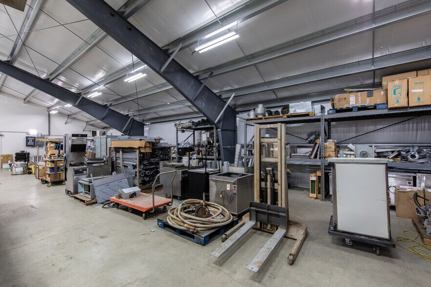 More Photos Of 7431 Industrial Rd, Lantzville Warehouse For Sale