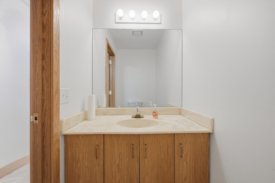More Photos Of 123 Elm St, Old Saybrook Medical For Sale
