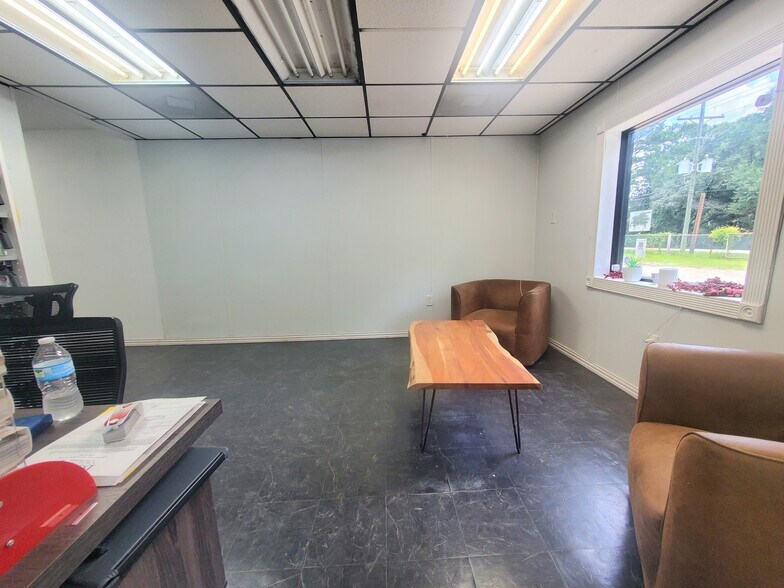 More Photos Of 1544 Jefferson Chemical Rd, Conroe Warehouse For Sale