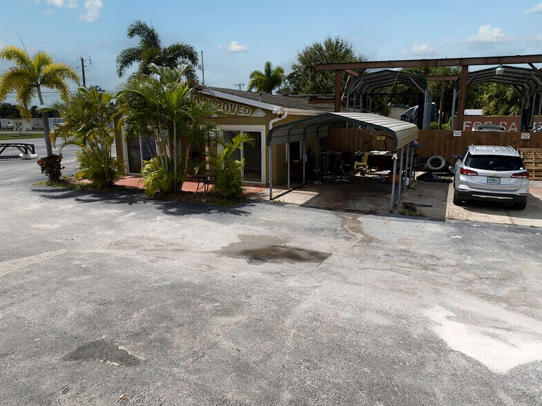 More Photos Of 1944 Aurora Rd, Melbourne General Retail For Sale