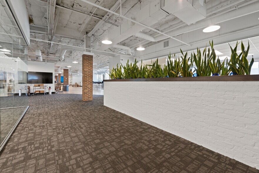 More Photos Of 382 W Park Cir, Provo Office For Sale