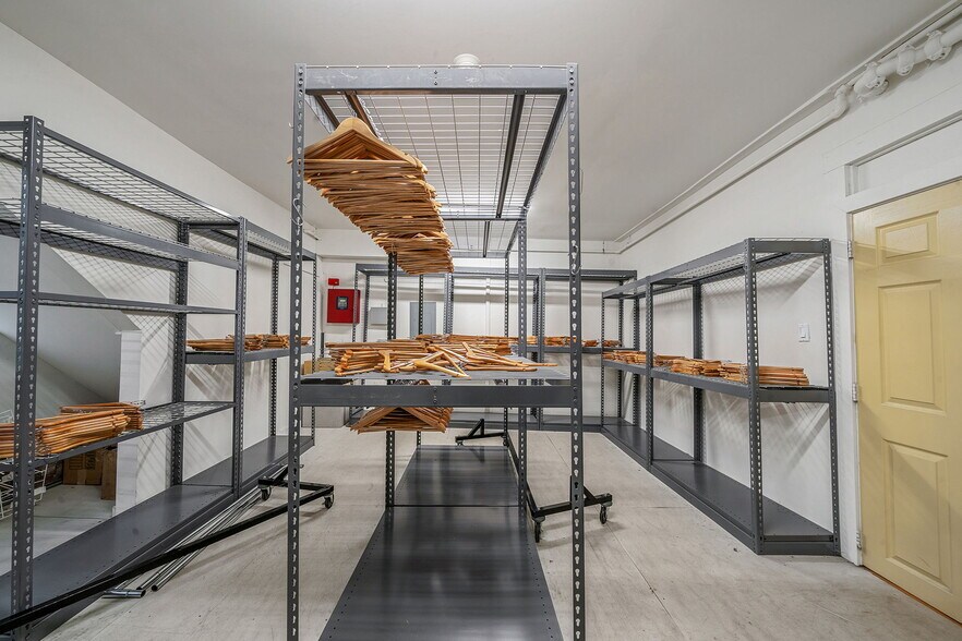 More Photos Of 136-138 Main St, Greenport Storefront Retail Residential For Sale