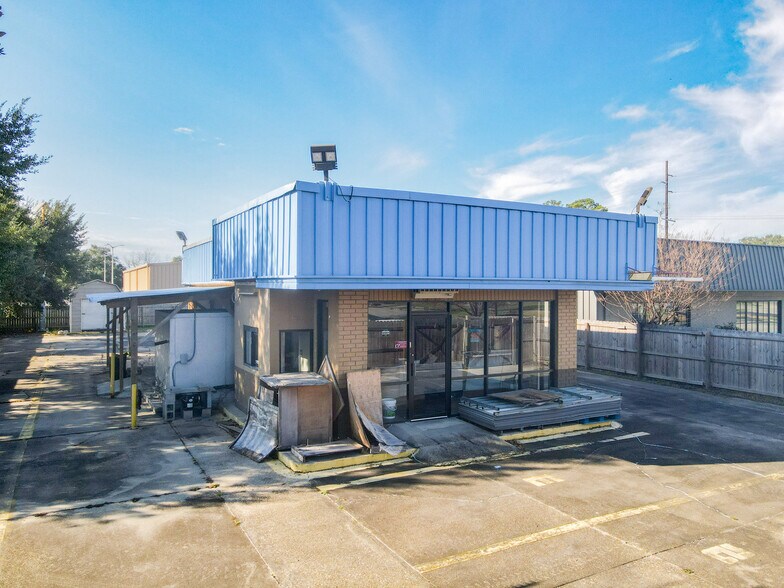 More Photos Of 203 Winchester Dr, Lafayette General Retail For Lease