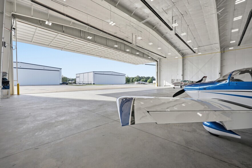 More Photos Of 451 Airport Rd, Greenville Airplane Hangar For Lease