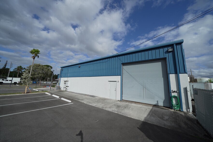 More Photos Of 1432 Skees Rd, West Palm Beach Warehouse For Lease
