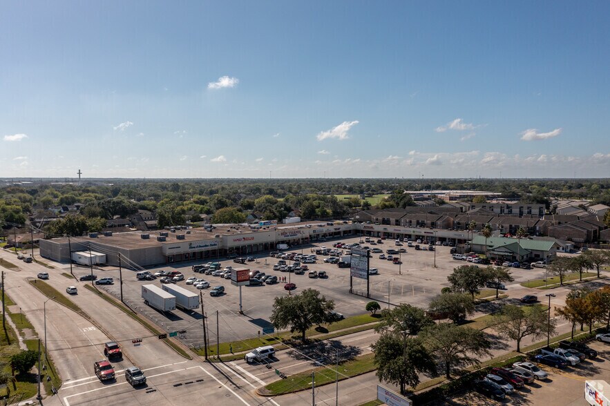 More Photos Of 10910-10998 Fuqua St, Houston Unknown For Lease