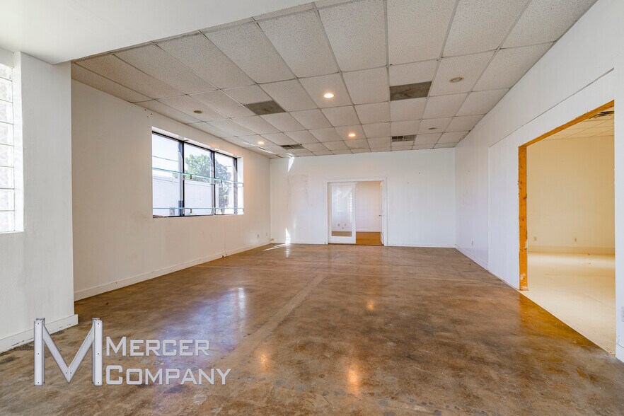 More Photos Of 100 Oak Lawn Ave, Dallas Distribution For Lease