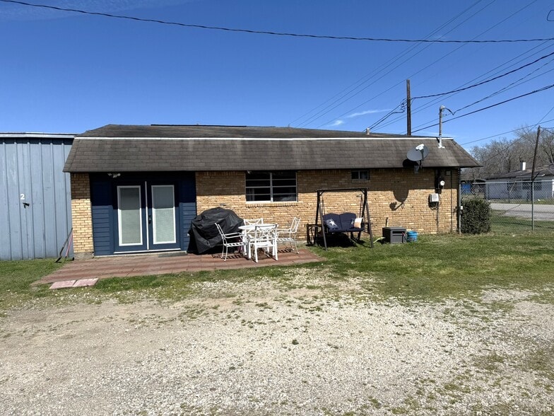 More Photos Of 1640 Lindbergh Dr, Beaumont Specialty For Sale