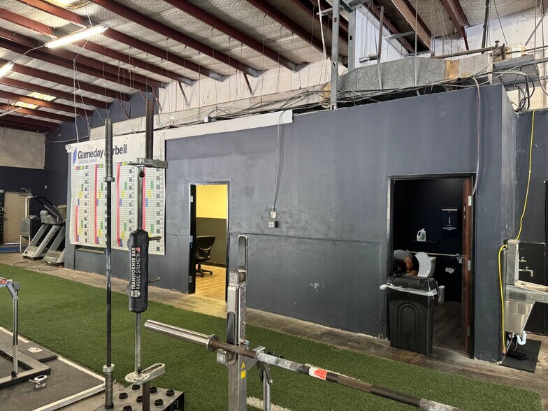 More Photos Of 1106 Smith Rd, Austin Warehouse For Lease