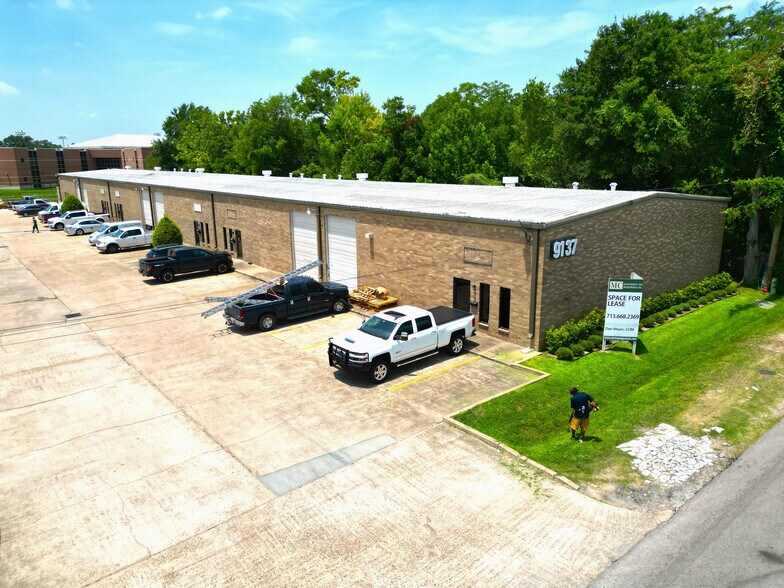 More Photos Of 9135 Spring Branch Dr, Houston Unknown For Lease