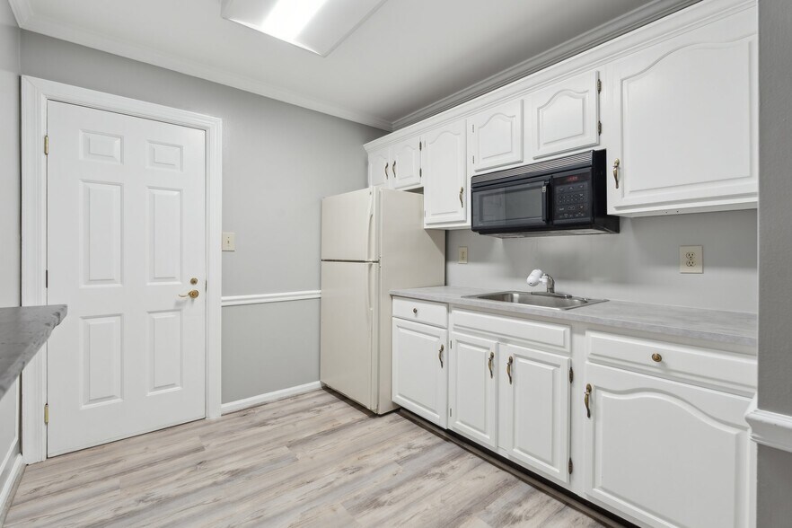 More Photos Of 1680 E Gude Dr, Rockville Office Residential For Lease
