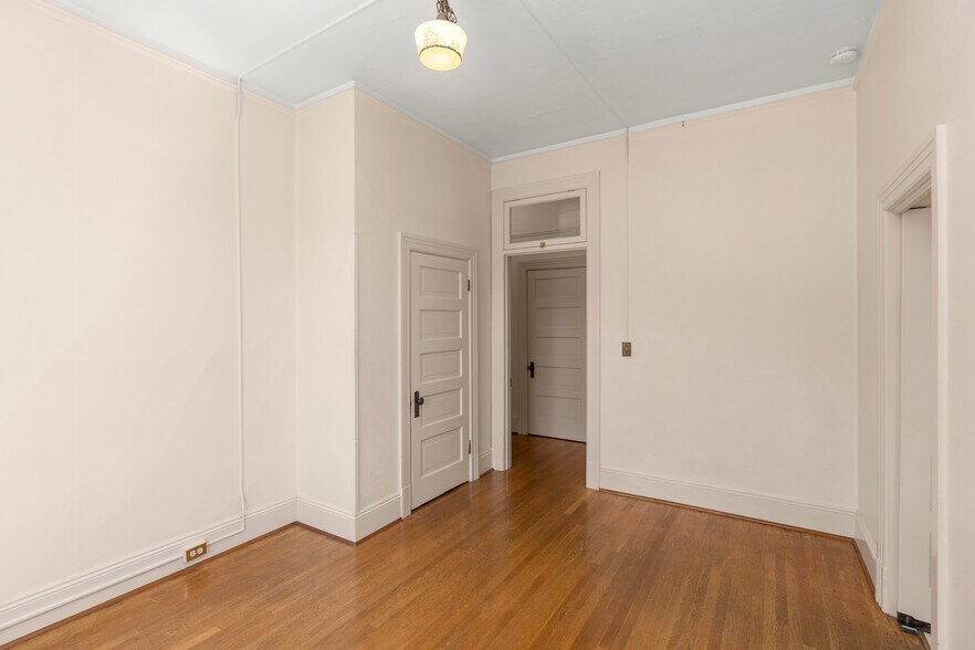 More Photos Of 714-716 NW 24th Pl, Portland Apartments For Sale