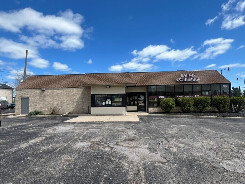 More Photos Of 226 S Sheridan Rd, Waukegan Restaurant For Sale