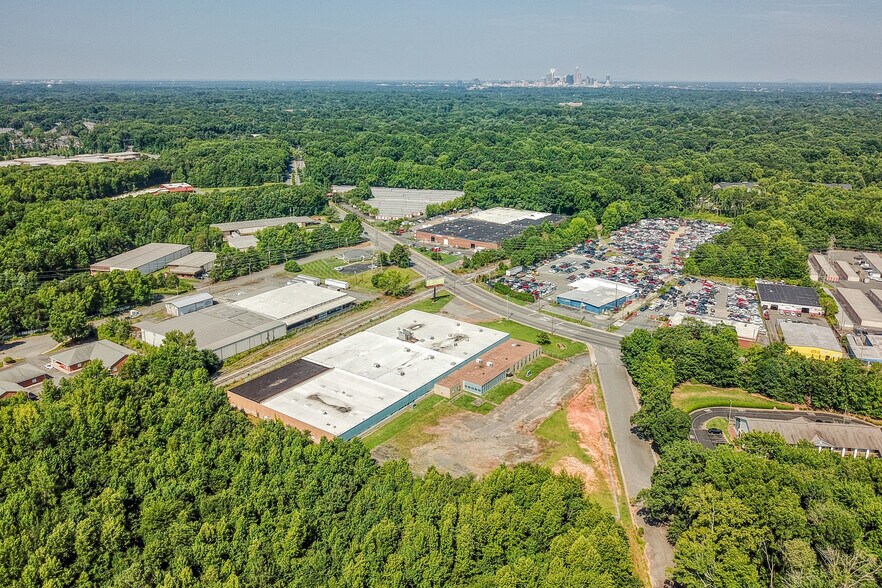 More Photos Of 5500 N Sharon Amity Rd, Charlotte Manufacturing For Lease