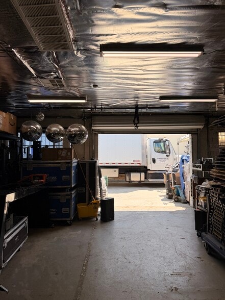 More Photos Of 14640-14644 Keswick St, Van Nuys Light Manufacturing For Sale