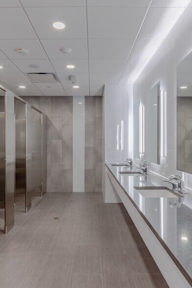 More Photos Of 50 Charles Lindbergh Blvd, Uniondale Office For Lease