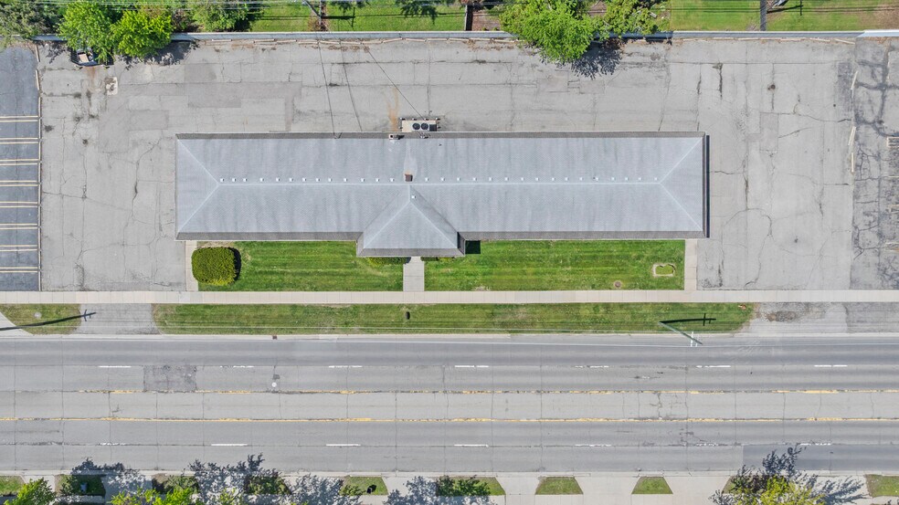 More Photos Of 28475 Greenfield Rd, Southfield Office For Sale