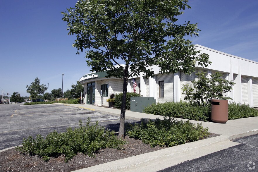 2 E Rollins Rd, Round Lake Beach, IL 60073 Medical For Sale