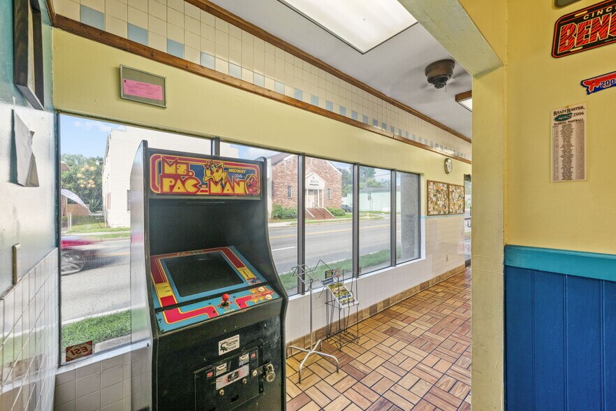 More Photos Of 6512-6514 Norwood Ave, Jacksonville Restaurant For Sale