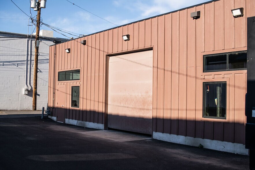 More Photos Of 394 NE Belknap St, Prineville General Retail For Sale