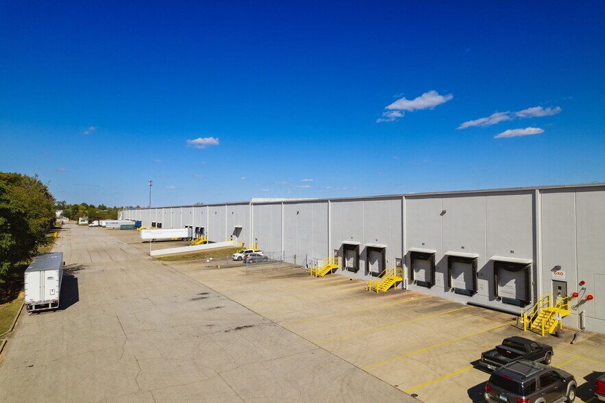More Photos Of 7300 Intermodal Dr, Louisville Distribution For Lease