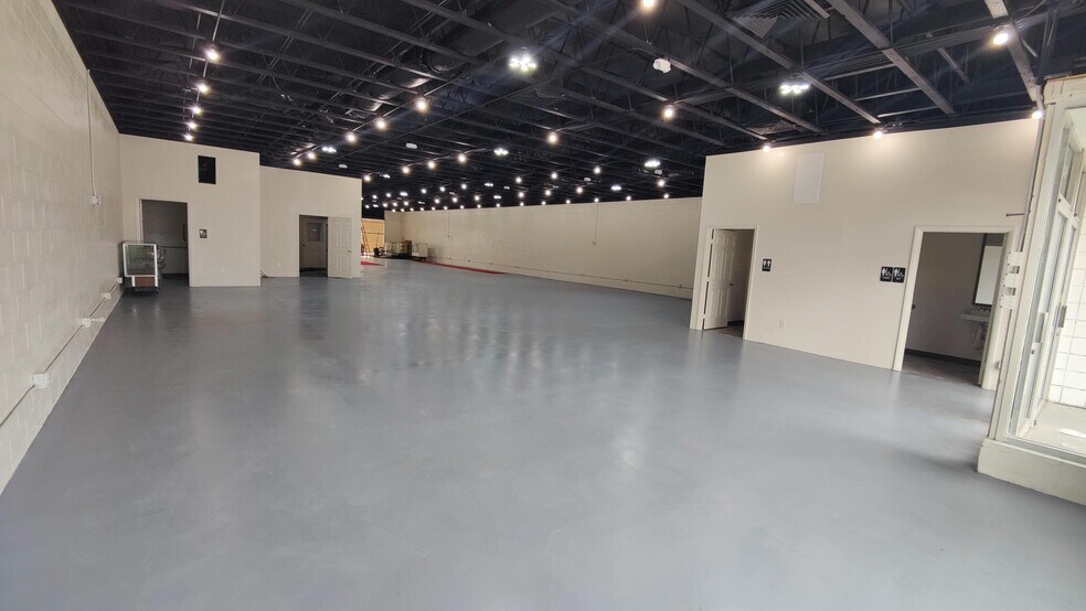 More Photos Of 953 E Sahara Ave, Las Vegas Storefront For Lease